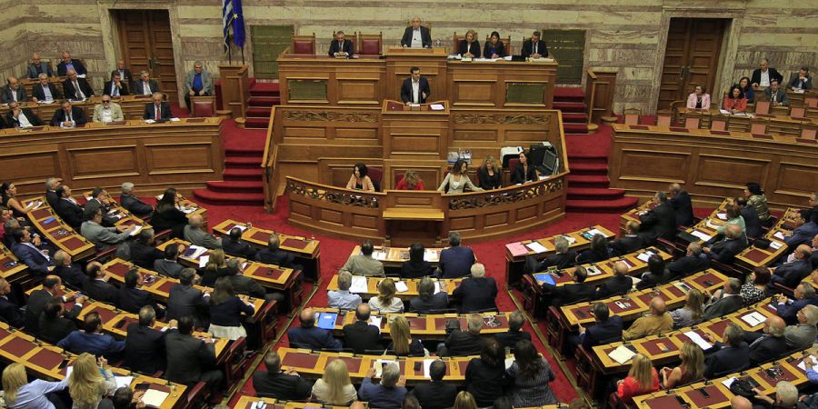 Συνεχίζεται η συζήτηση στη Βουλή των Ελλήνων επί της πρότασης δυσπιστίας